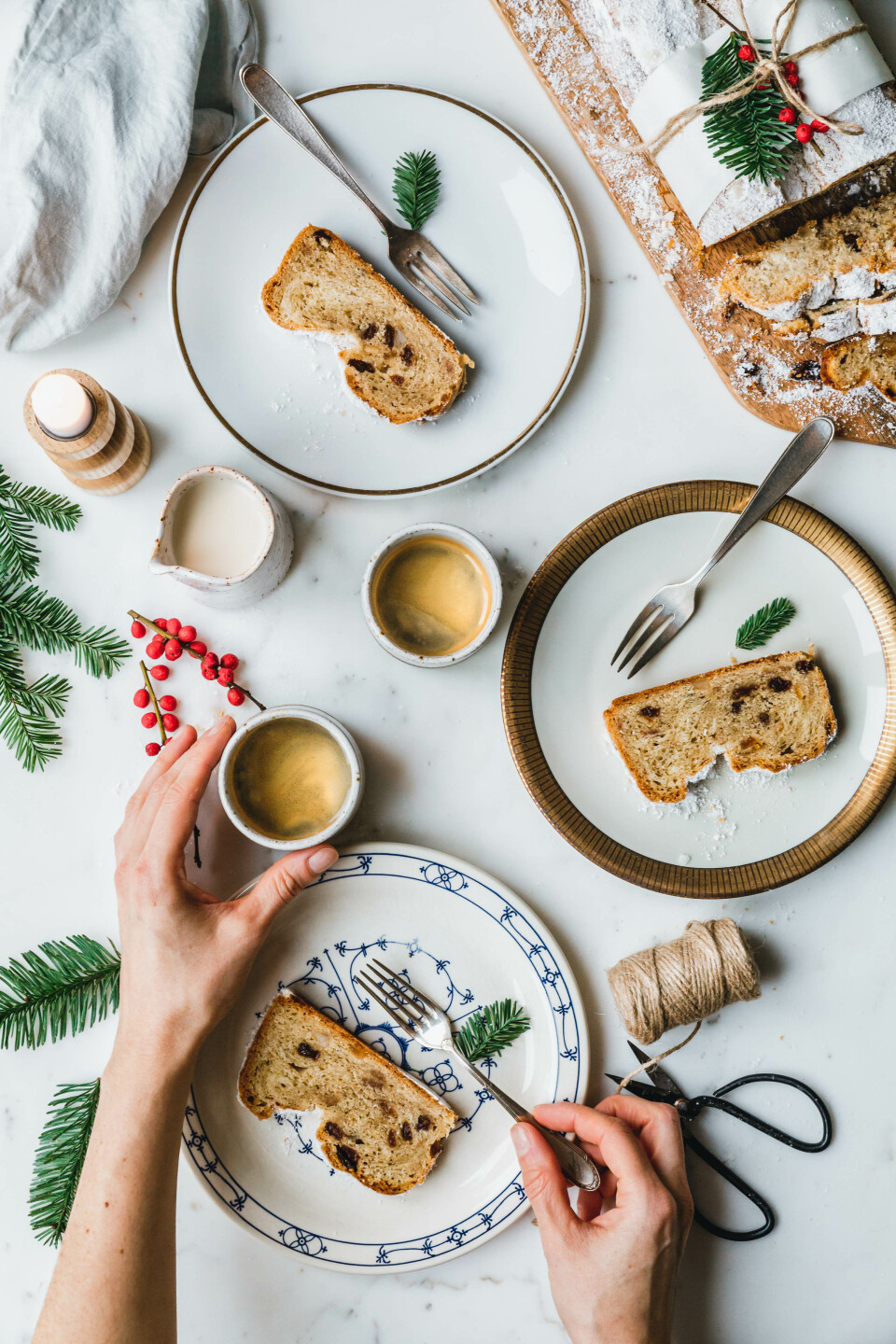 Veganer Quarkstollen mit Dattel-Marzipan