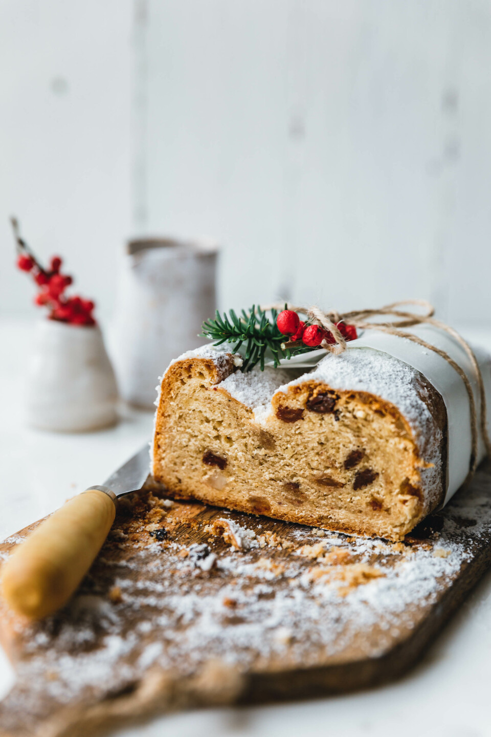 Veganer Quarkstollen mit Dattel-Marzipan