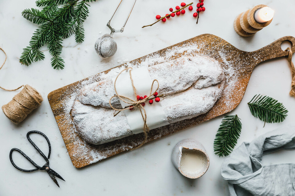 Veganer Quarkstollen mit Dattel-Marzipan