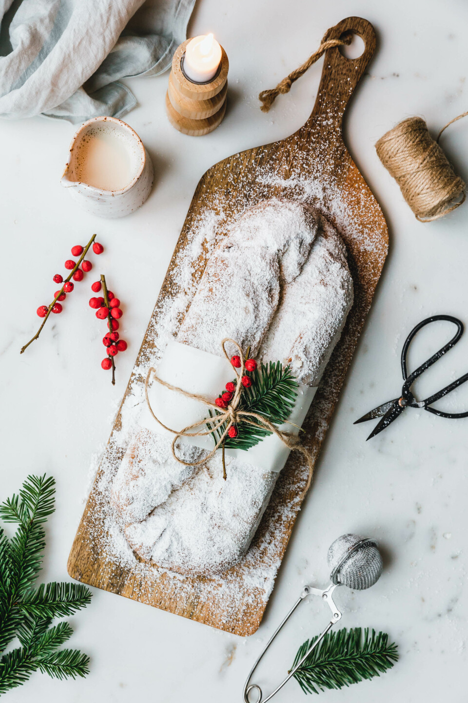 Veganer Quarkstollen mit Dattel-Marzipan