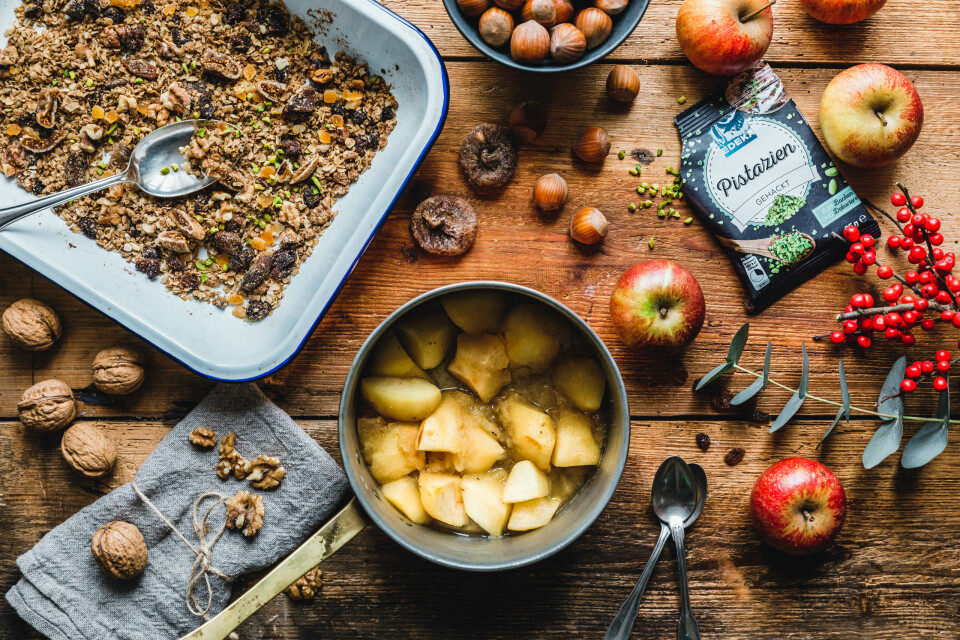 In Cider geschmorte Äpfel mit Früchtebrot-Crumble