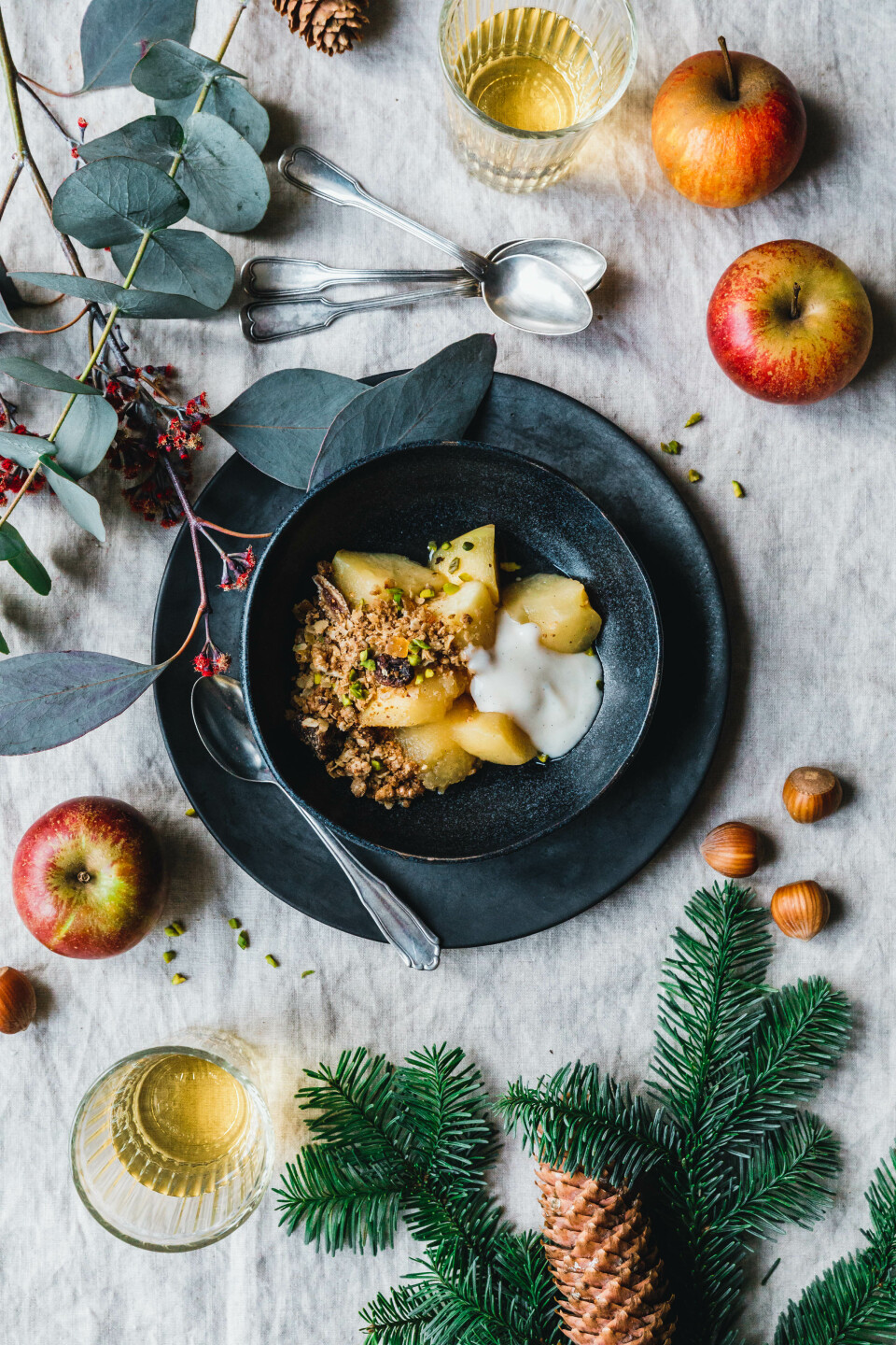 In Cider geschmorte Äpfel mit Früchtebrot-Crumble