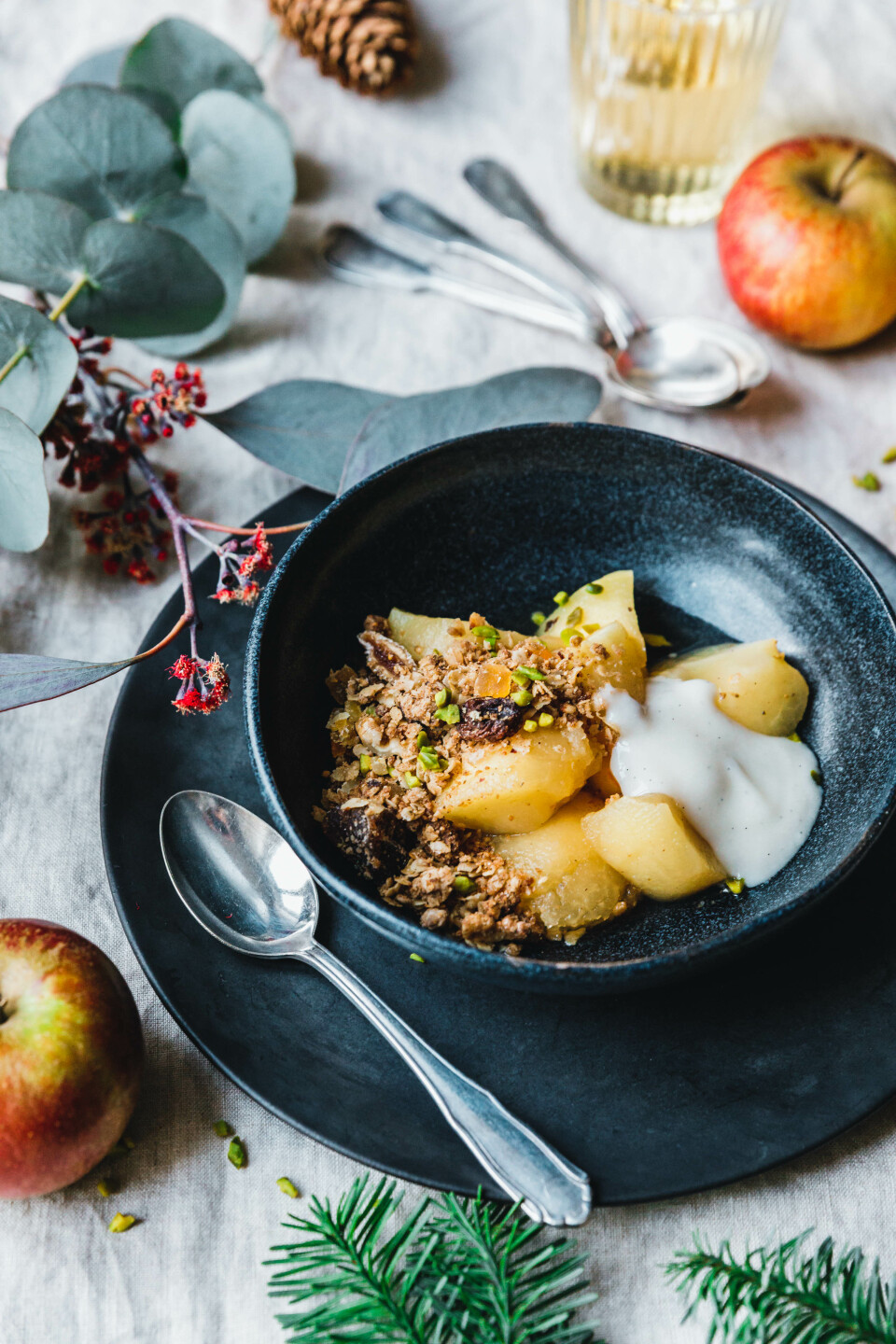 In Cider geschmorte Äpfel mit Früchtebrot-Crumble