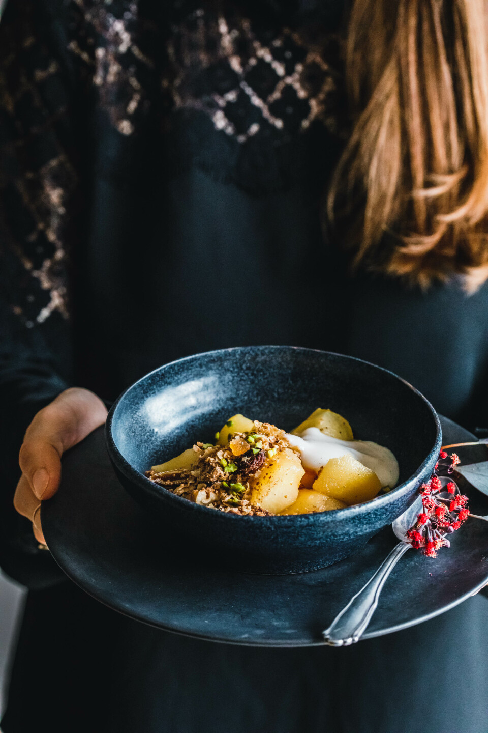 In Cider geschmorte Äpfel mit Früchtebrot-Crumble