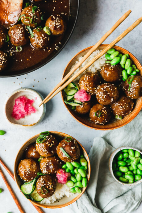 Teriyaki Tofu Meatballs mit Adzukibohnen & Sriracha