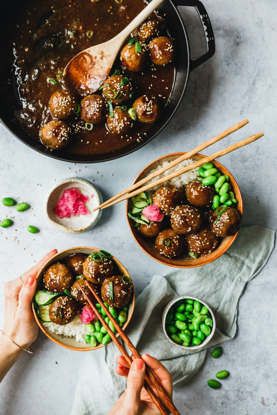 Teriyaki Tofu Meatballs mit Adzukibohnen & Sriracha
