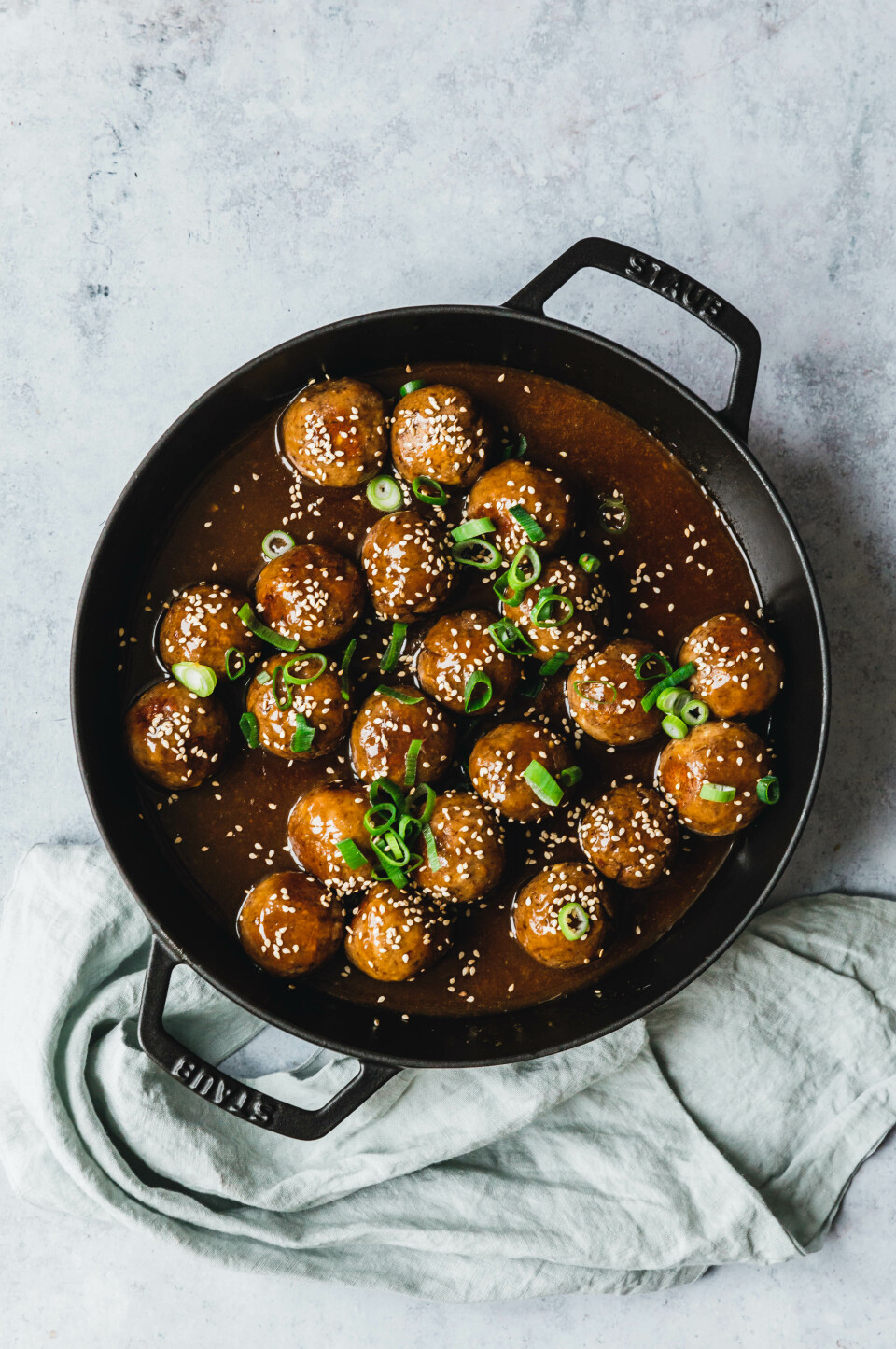 Teriyaki Tofu Meatballs mit Adzukibohnen & Sriracha