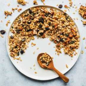 Granola mit Buchweizen & Ahornsirup