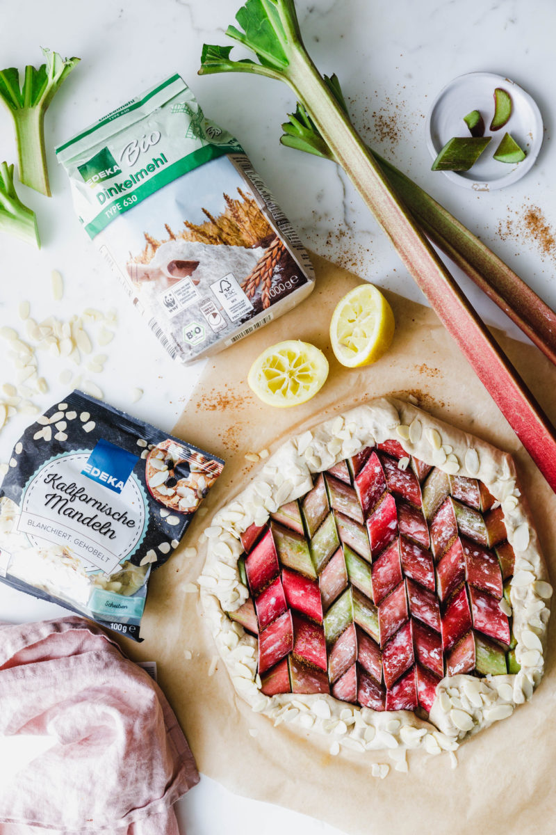 Galette mit Rhabarber & Buchweizen