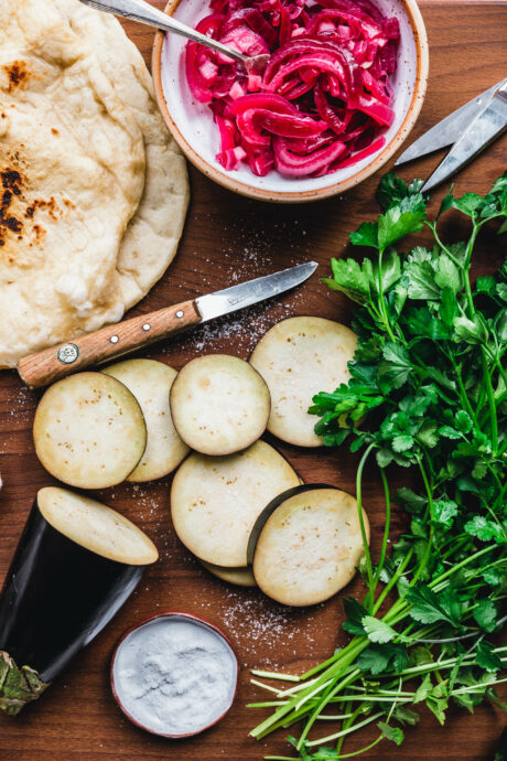Sabich - israelisches Frühstücks-Sandwich