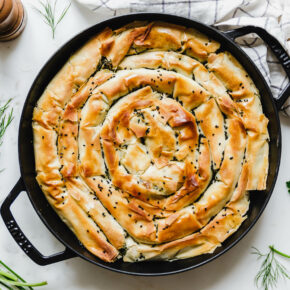 Spanakopita - Griechischer Spinatstrudel
