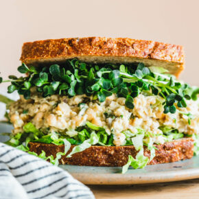 Das leckerste Kichererbsensalat-Sandwich