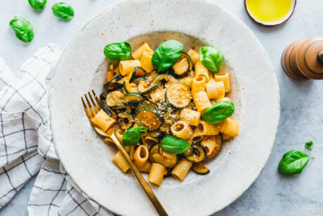 Rigatoni mit geschmorter Zucchini & Chili