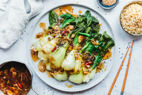 Gedämpfter Pak Choi mit Knoblauch-Ingwer-Sauce