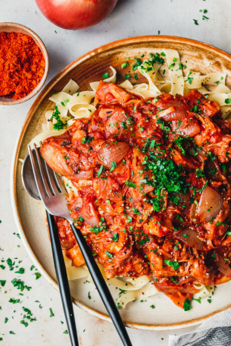 Veganes Gulasch mit Jackfruit