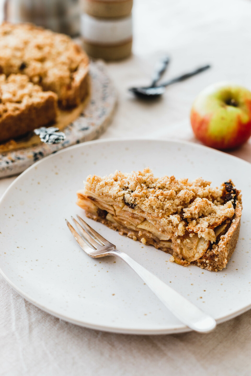 Einfacher veganer Apfelkuchen mit Streuseln