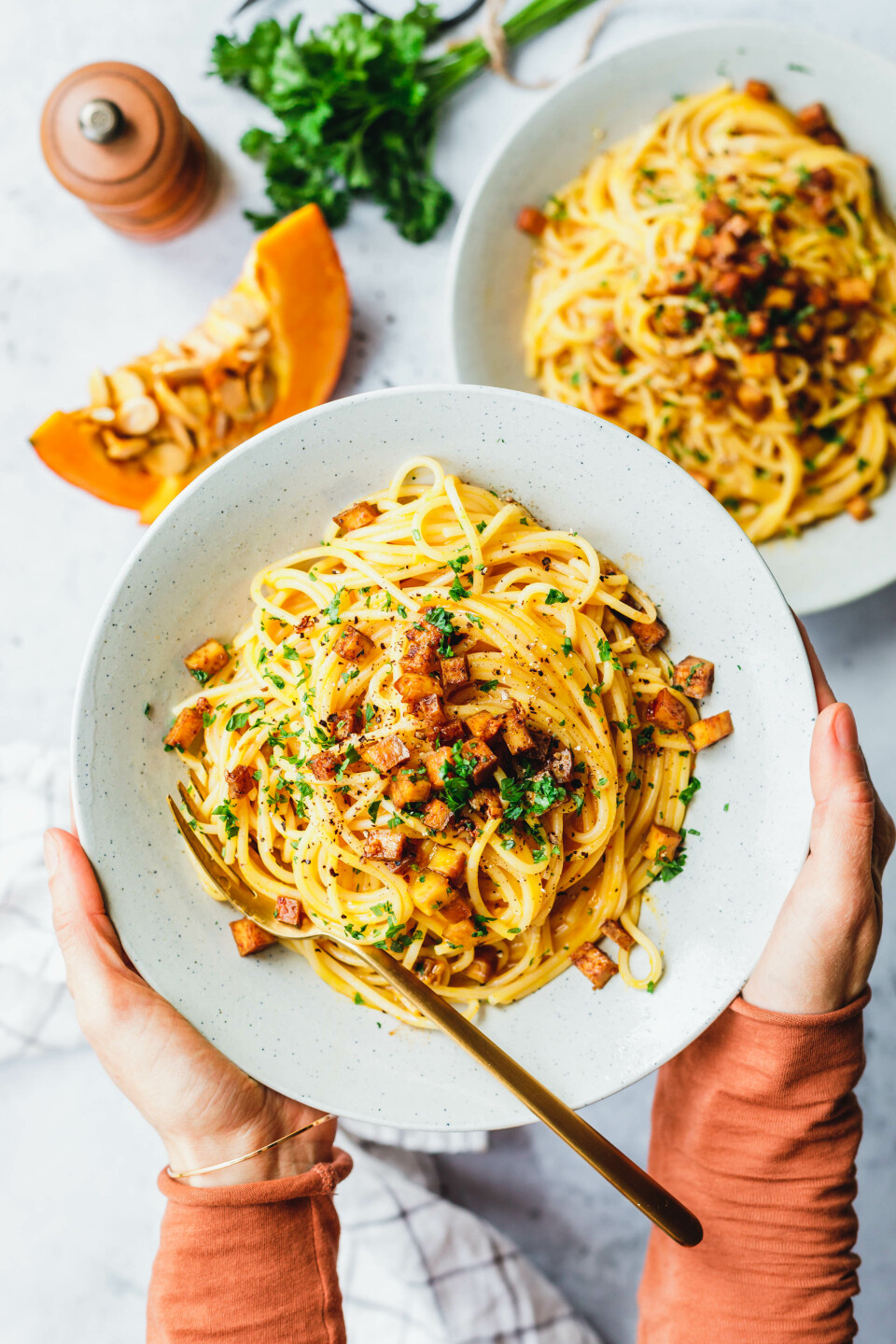 Die beste vegane Carbonara mit Kürbis