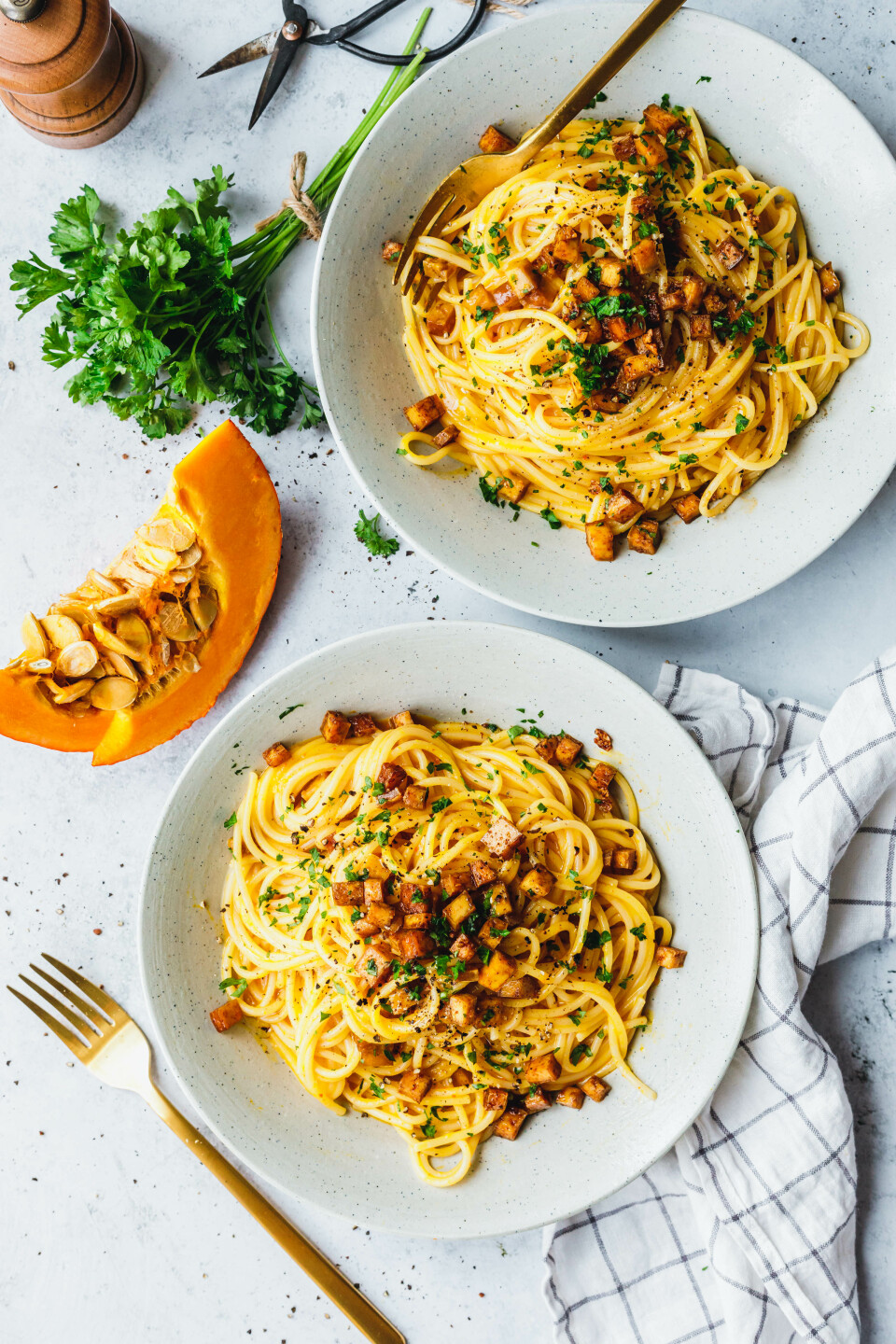 Die beste vegane Carbonara mit Kürbis