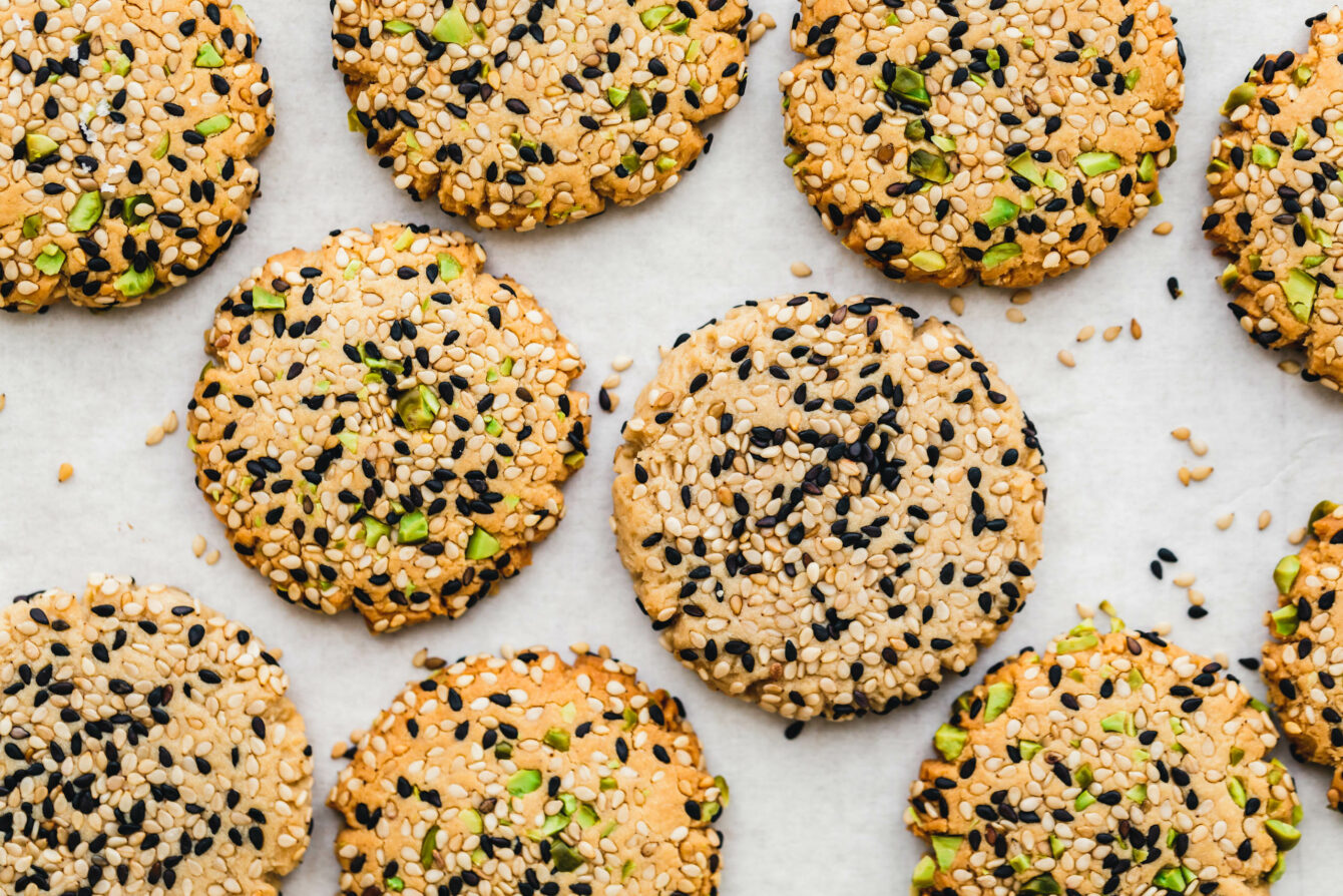 Tahinkekse mit Kardamom & Pistazien