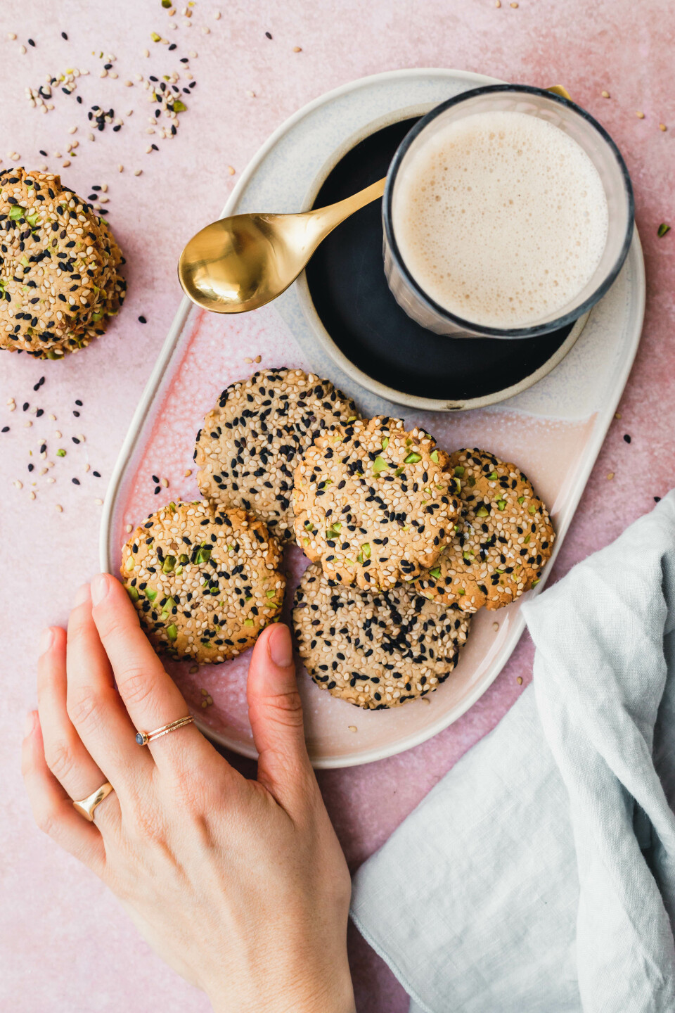 Tahinkekse mit Kardamom & Pistazien