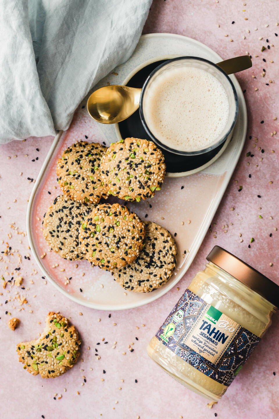 Tahinkekse mit Kardamom & Pistazien