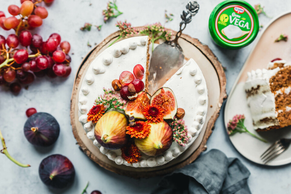 Veganer Naked Cake mit Haselnuss