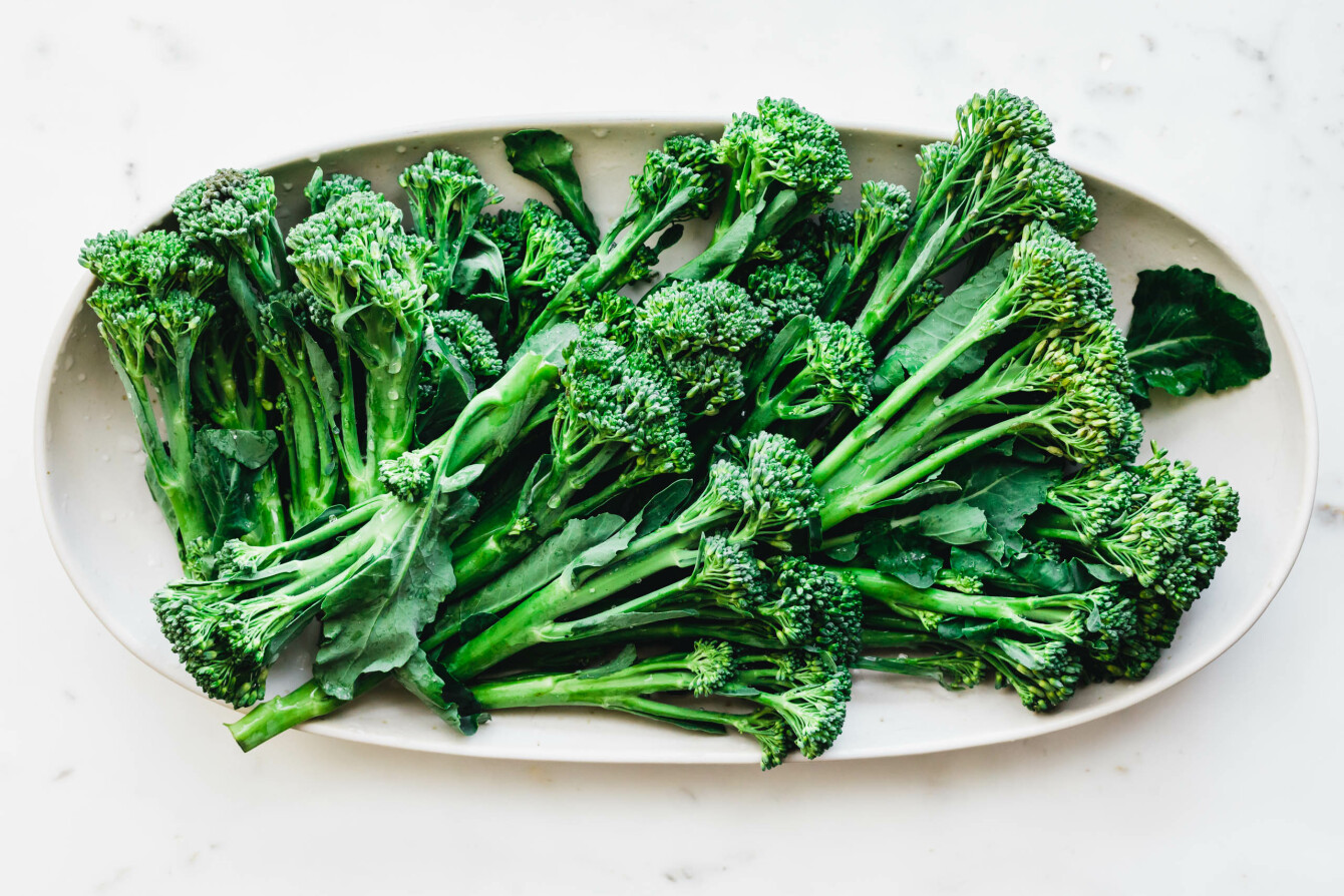 Bimi®-Brokkoli in weißer Schale