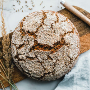 Vollkornbrot mit frisch gemahlenem Roggen & Weizen
