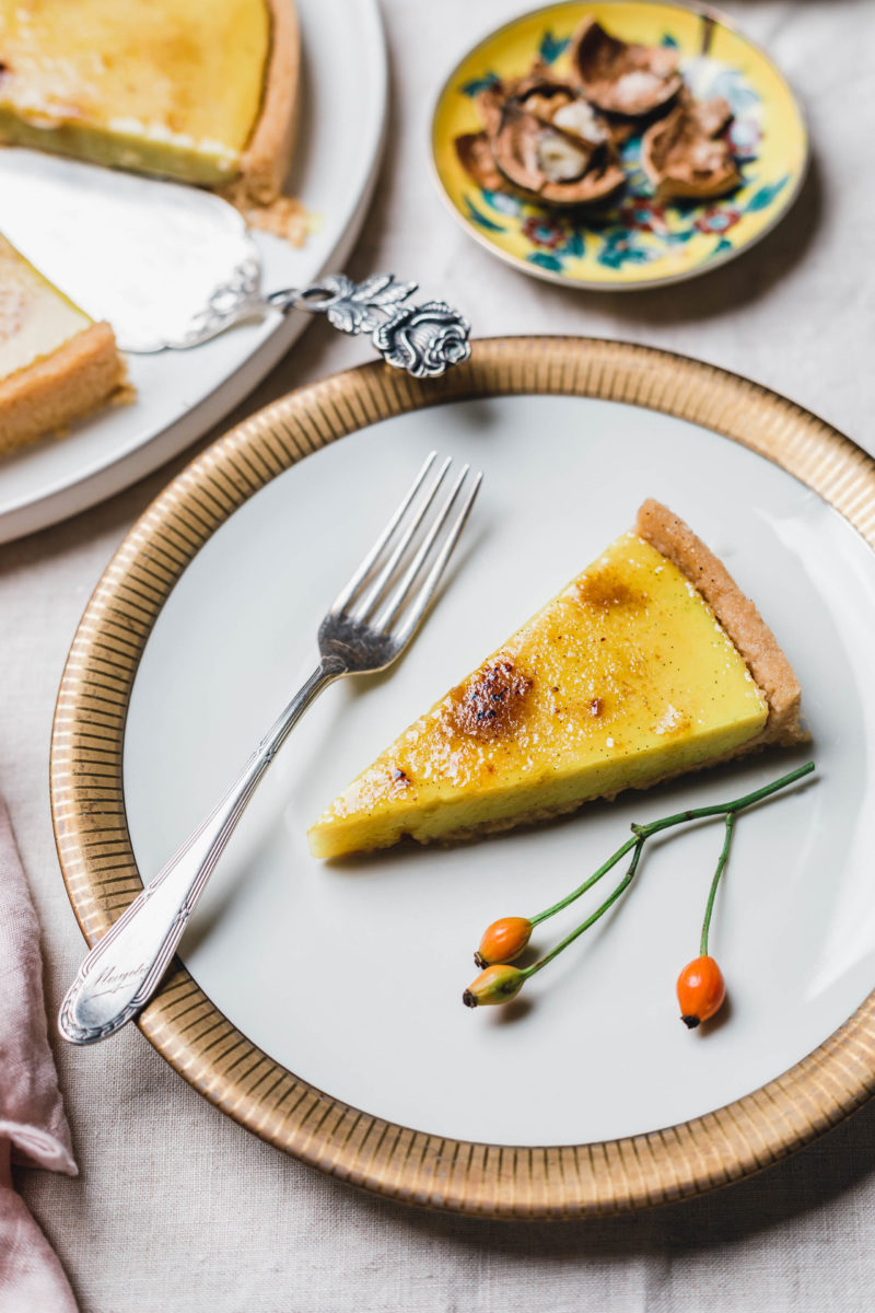 Vegane Crème Brûlée Tarte mit Spekulatiusboden