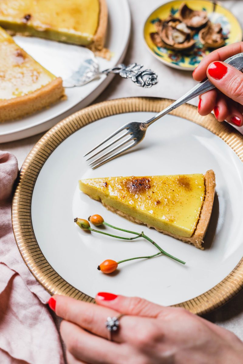 Vegane Crème Brûlée Tarte mit Spekulatiusboden