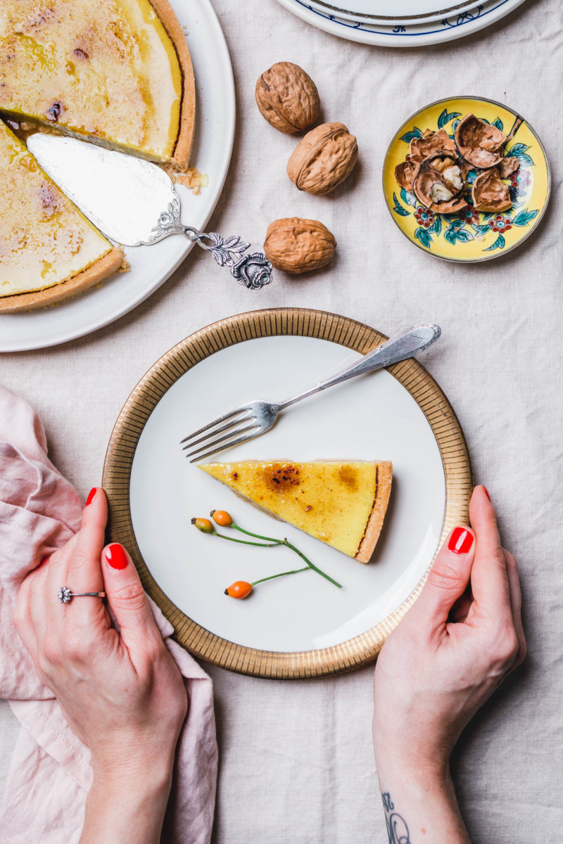 Vegane Crème Brûlée Tarte mit Spekulatiusboden