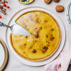 Vegane Crème Brûlée Tarte mit Spekulatiusboden