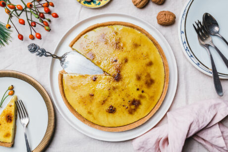 Vegane Crème Brûlée Tarte mit Spekulatiusboden