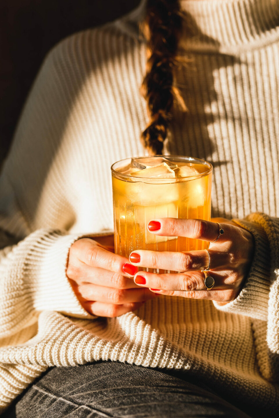 Veganer Whiskey Sour mit Apfelsirup