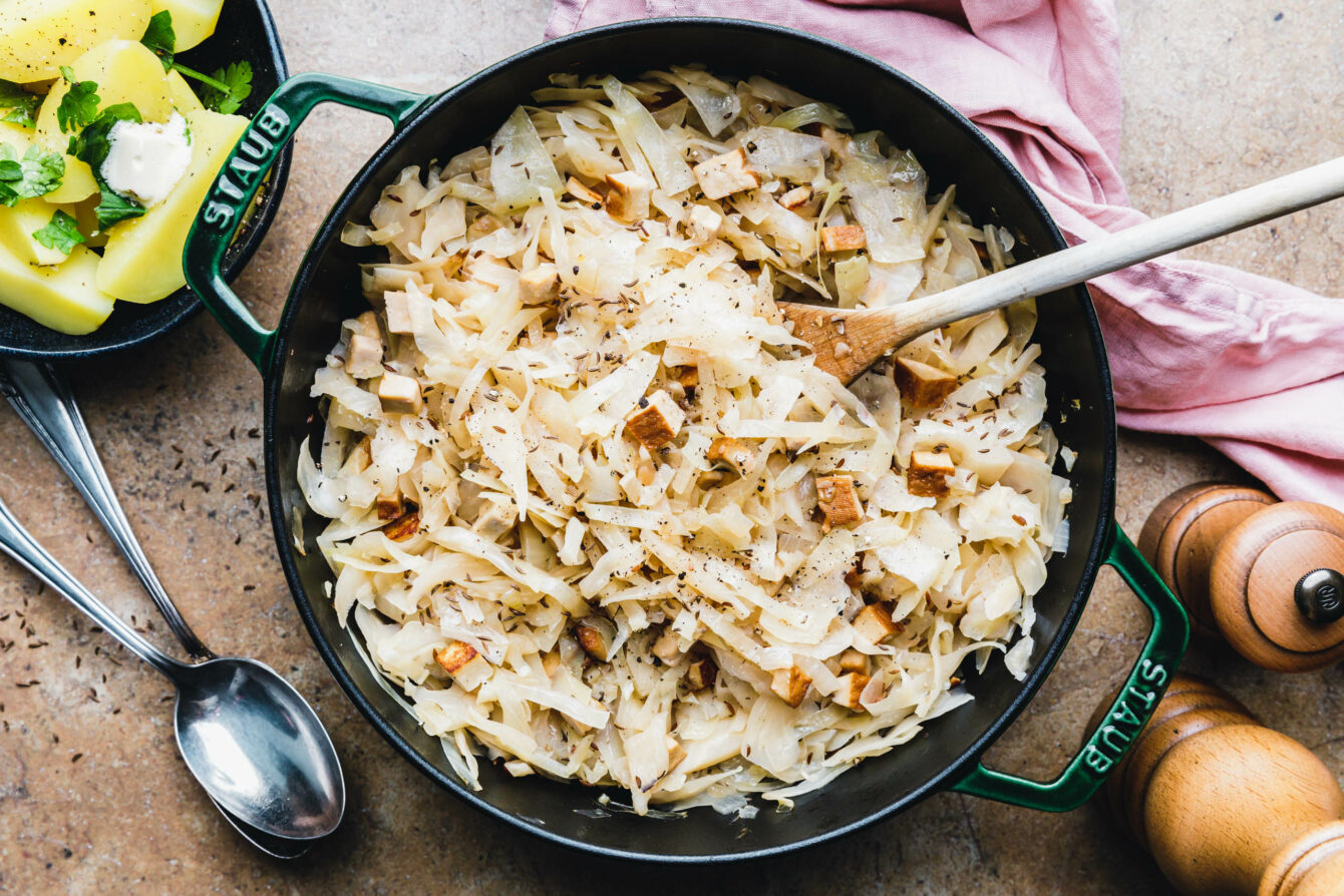 Veganes Bayrisch Kraut mit Räuchertofu