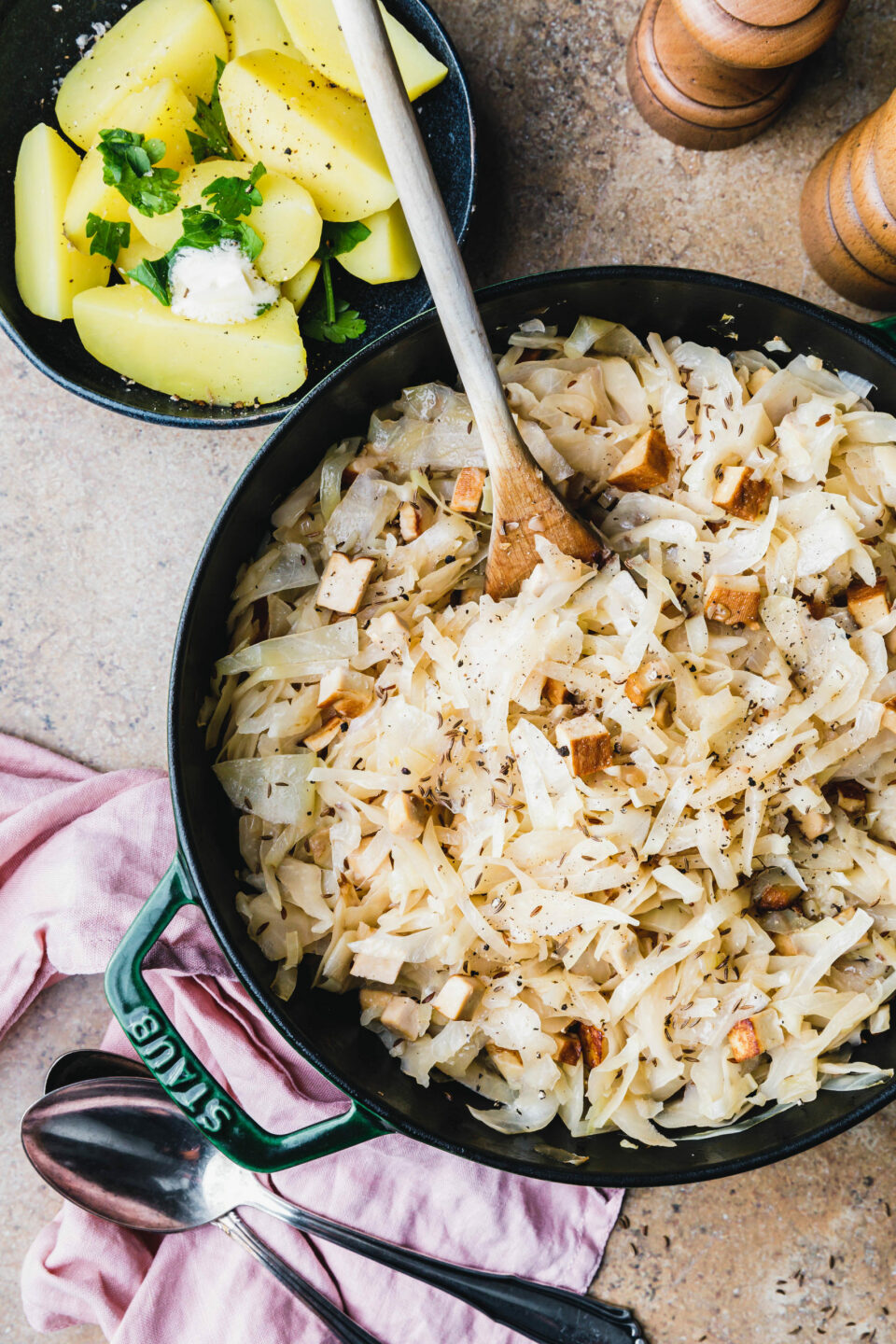 Veganes Bayrisch Kraut mit Räuchertofu