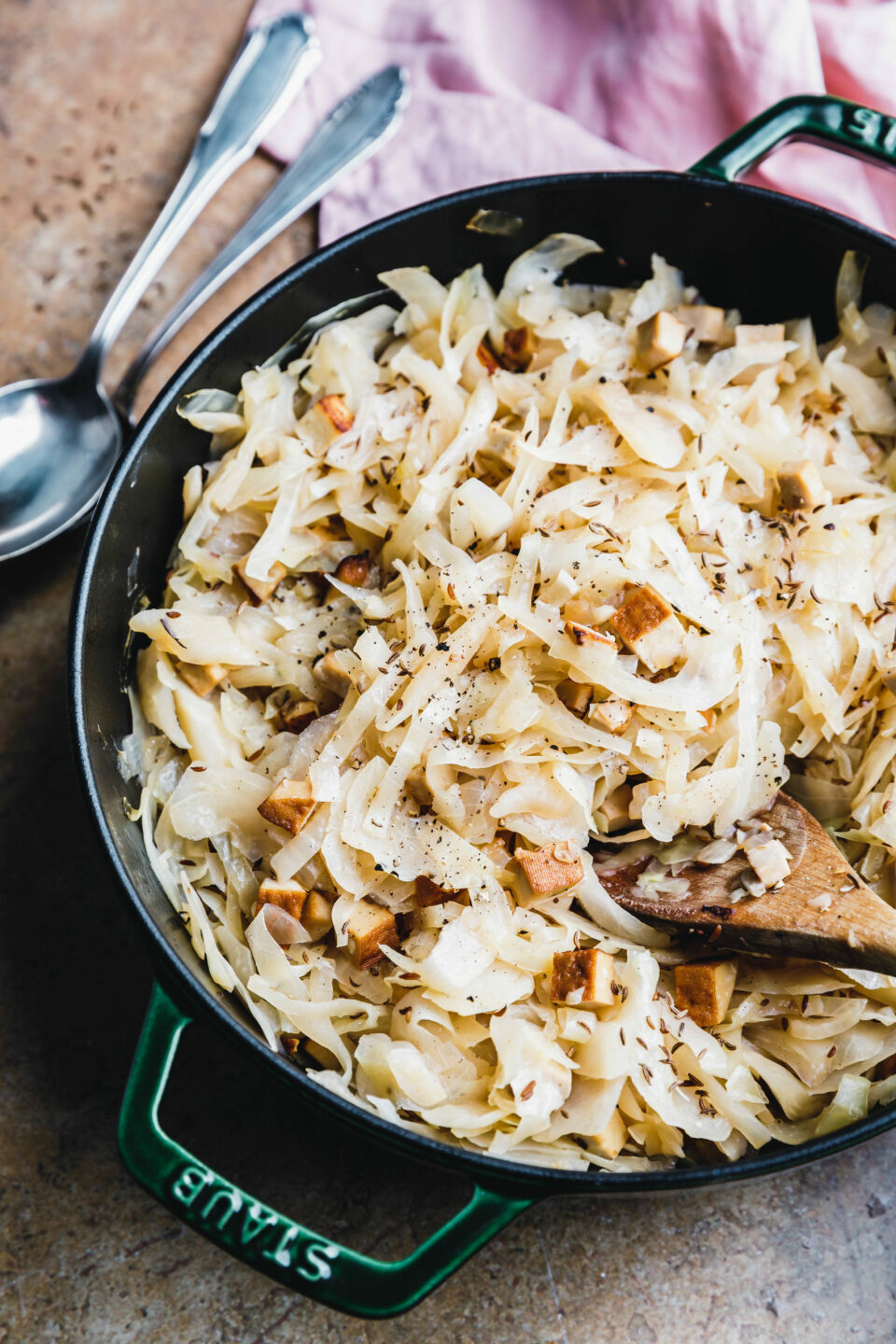 Veganes Bayrisch Kraut mit Räuchertofu