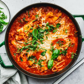 Die leckerste vegane Lasagnesuppe