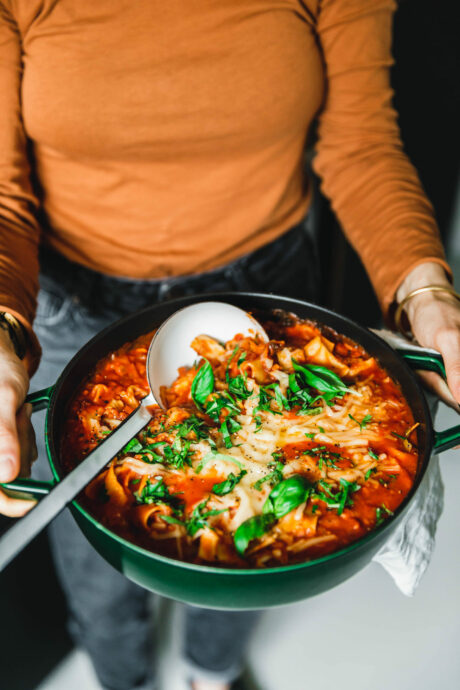 Die leckerste vegane Lasagnesuppe