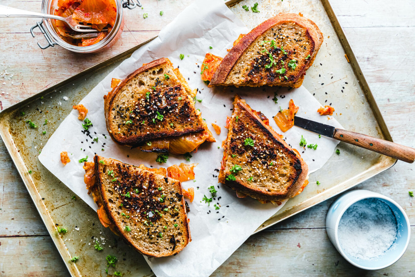Veganes Kimchi Grilled Cheese Sandwich