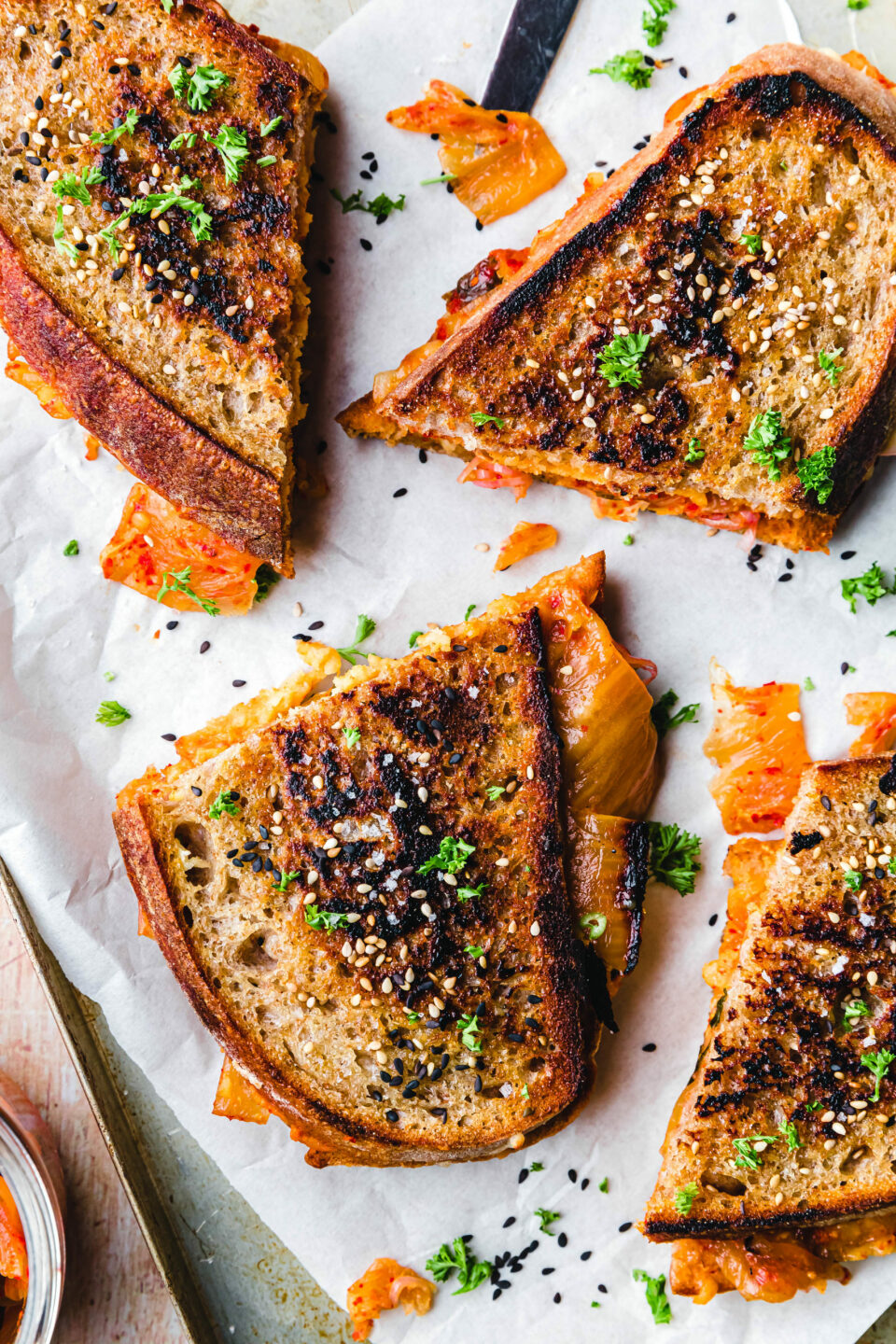 Veganes Kimchi Grilled Cheese Sandwich