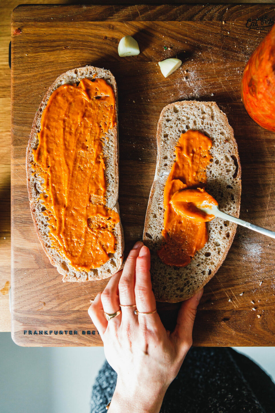 Veganes Kimchi Grilled Cheese Sandwich