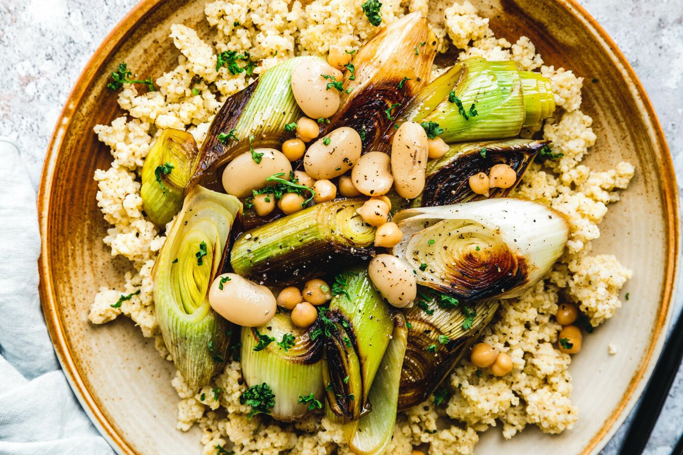 Karamellisierter Lauch mit Cacio-e-Pepe-Hirse