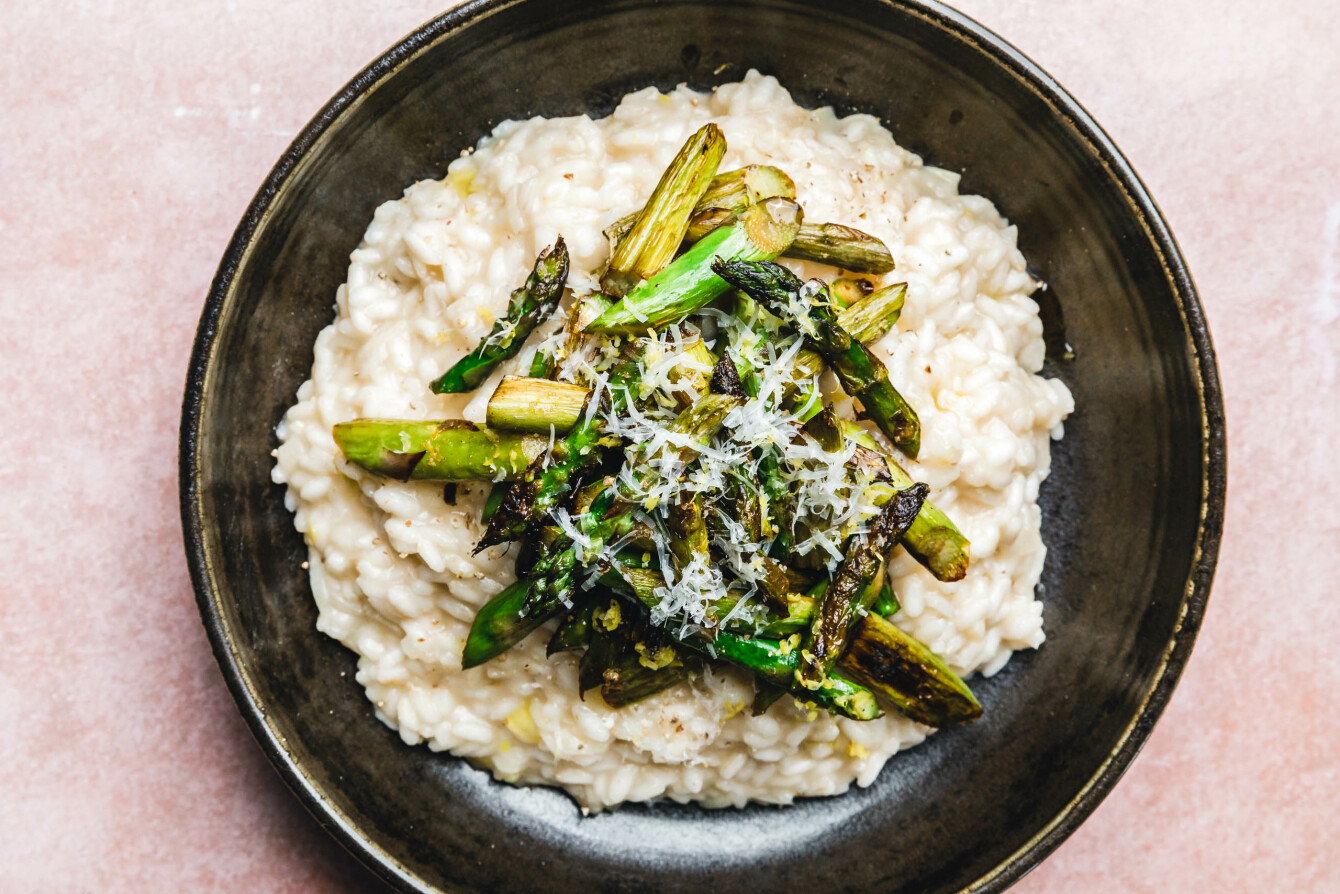 Veganes Risotto mit geröstetem Spargel