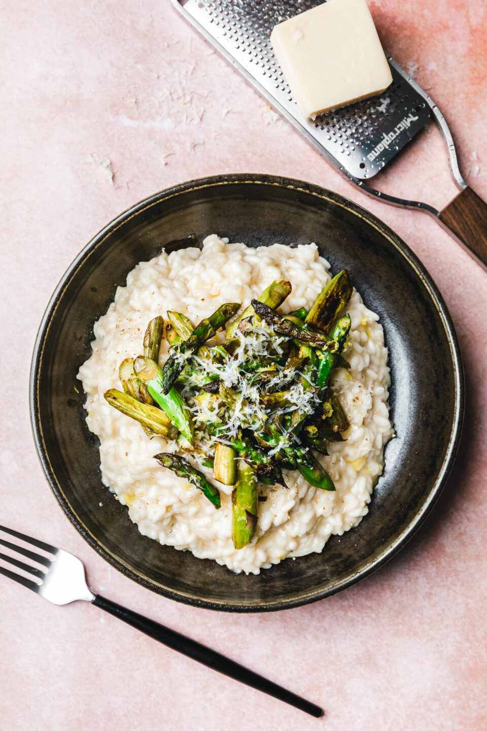 Veganes Risotto mit geröstetem Spargel