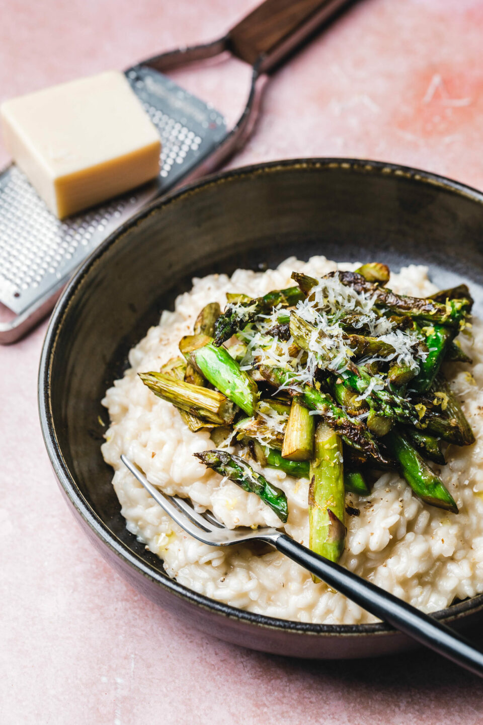 Veganes Risotto mit geröstetem Spargel