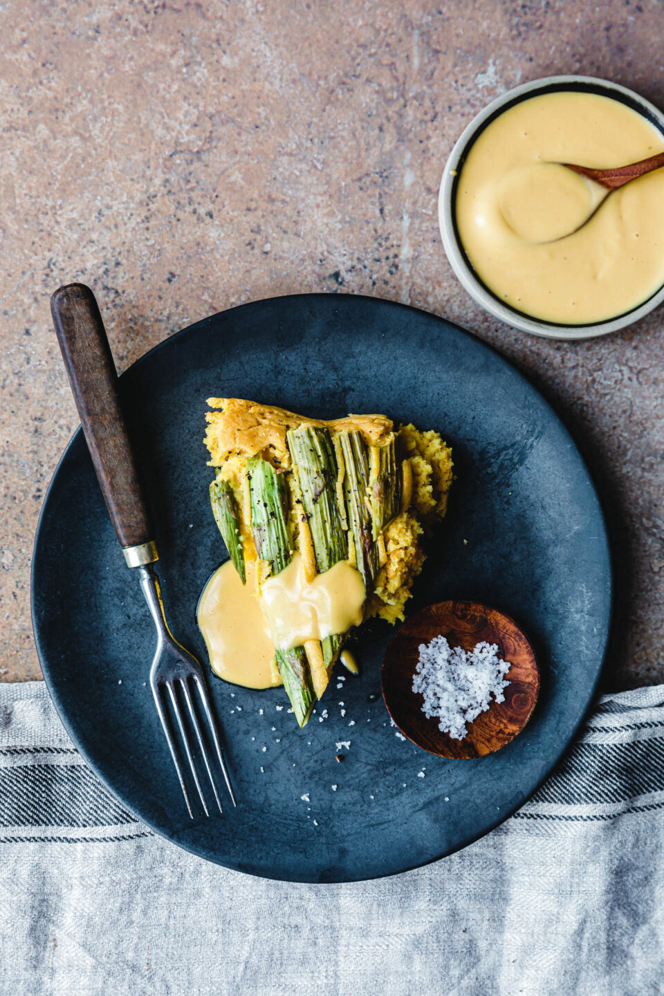 Kichererbsenfrittata mit grünem Spargel