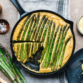 Kichererbsenfrittata mit grünem Spargel