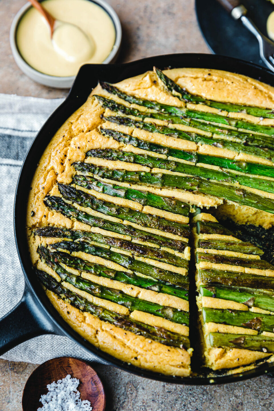 Kichererbsenfrittata mit grünem Spargel