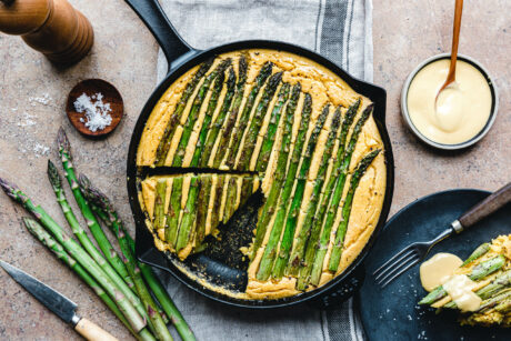 Kichererbsenfrittata mit grünem Spargel